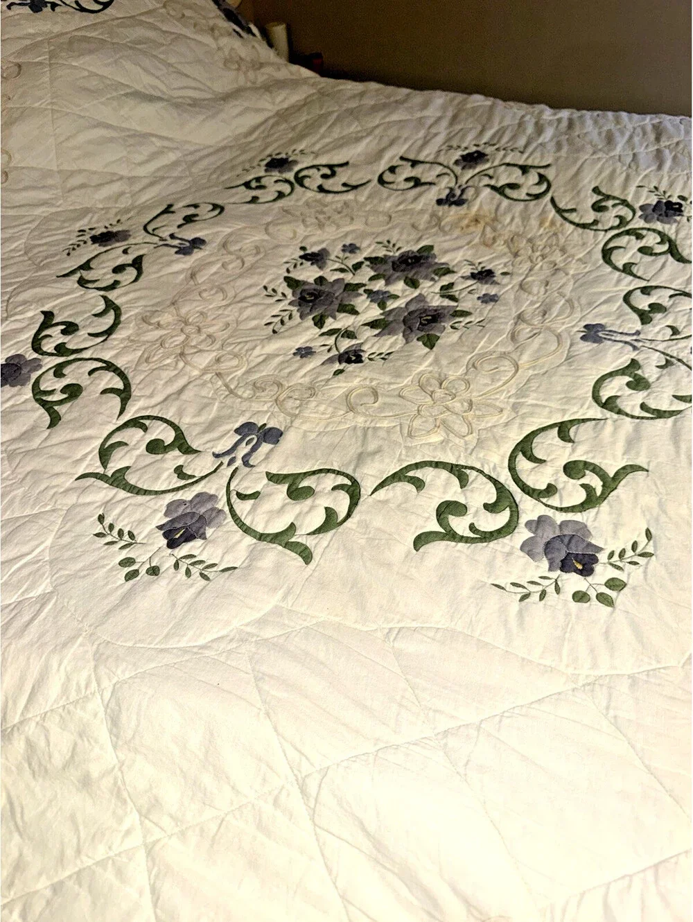 Vtg Quilt Floral Vines White Green Applique  see pics/description; country